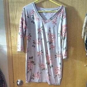 Floral V-Neck Tunic Dress in Light Gray and Blush